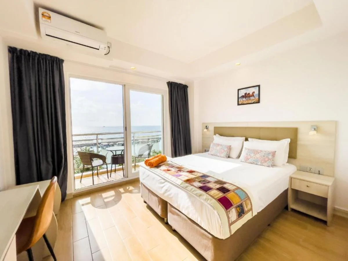 iCom Marina Seaview